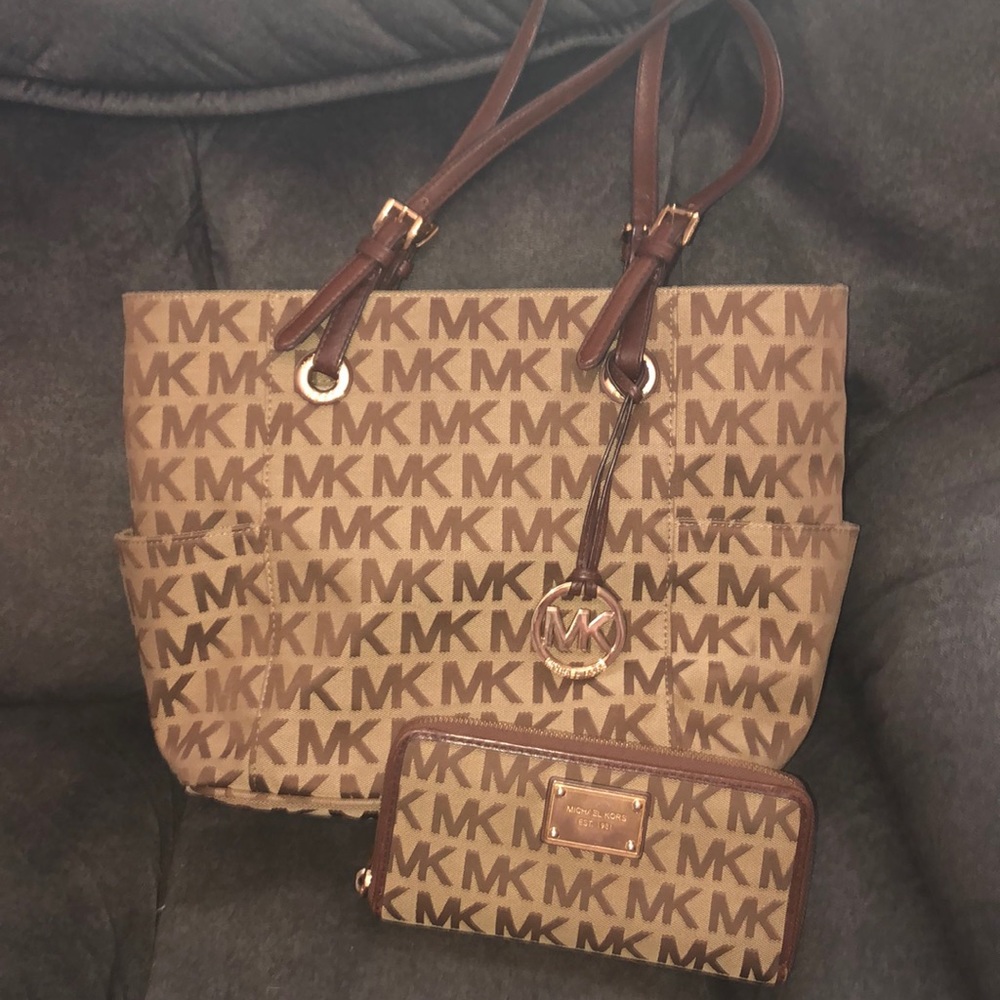 Micheal Kors Purse and Wallet